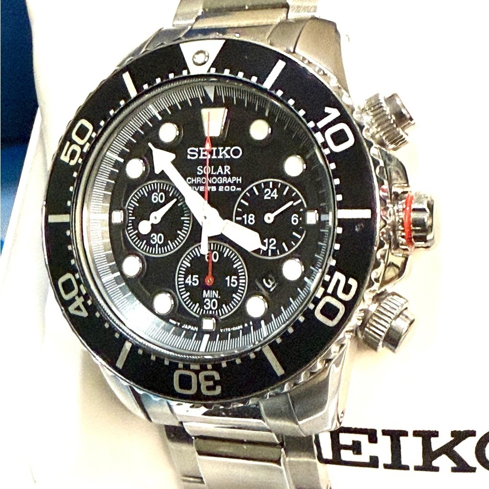 Seiko Solar Chronograph Date Diver Classic Mens Watch - Picture 3 of 8